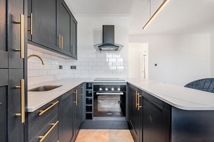 1 Bedroom Character Property For Sale In Colvestone Crescent, London, E8