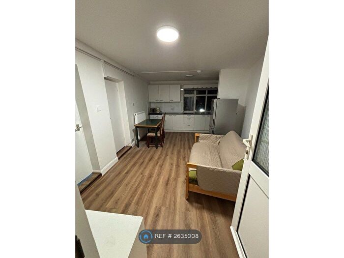 3 Bedroom Flat To Rent In Kenton Road, Kingsbury, HA3