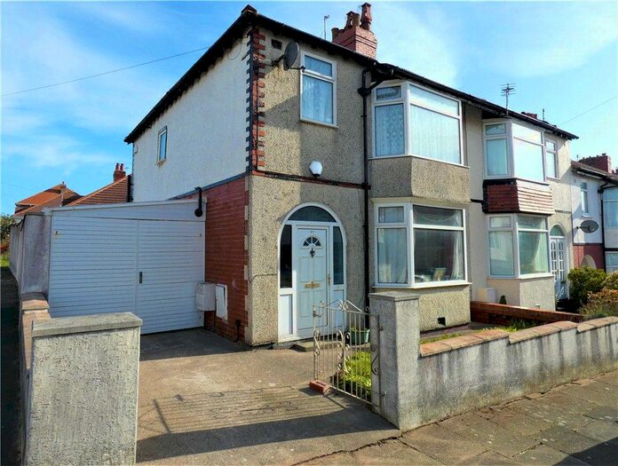 Houses for sale & to rent in FY2 9NH, Oldfield Avenue, Bispham Blackpool