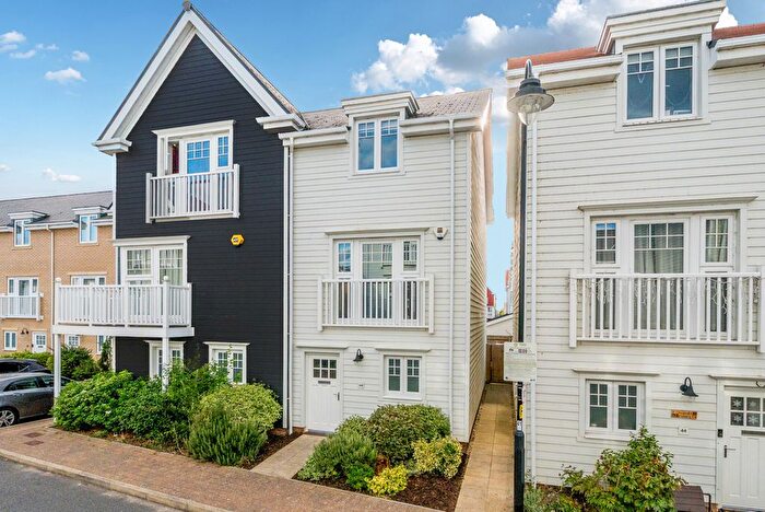 3 Bedroom Semi Detached House For Sale In New Hampshire Street, Reading, Berkshire, RG2