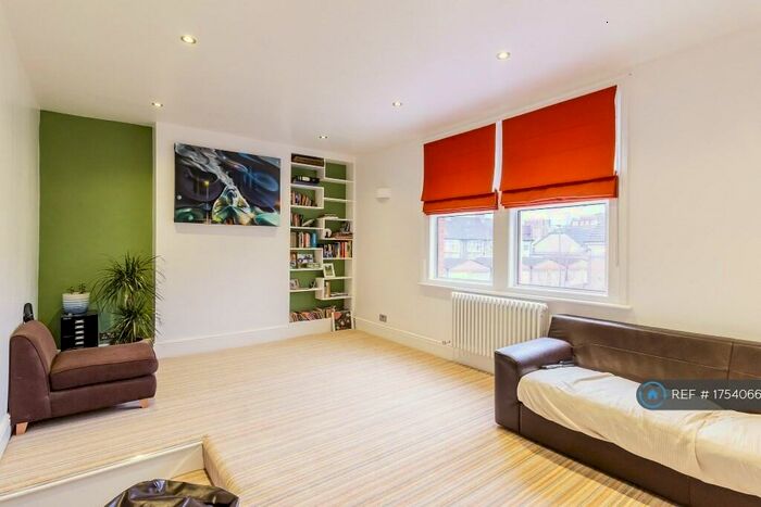 2 Bedroom Flat To Rent In Penge, Bromley, London, SE20