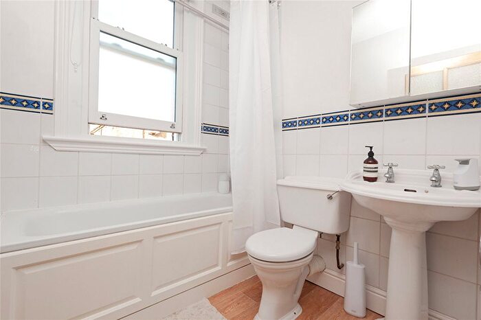 1 Bedroom Flat For Sale In Ridgway, Wimbledon Village, London, SW19