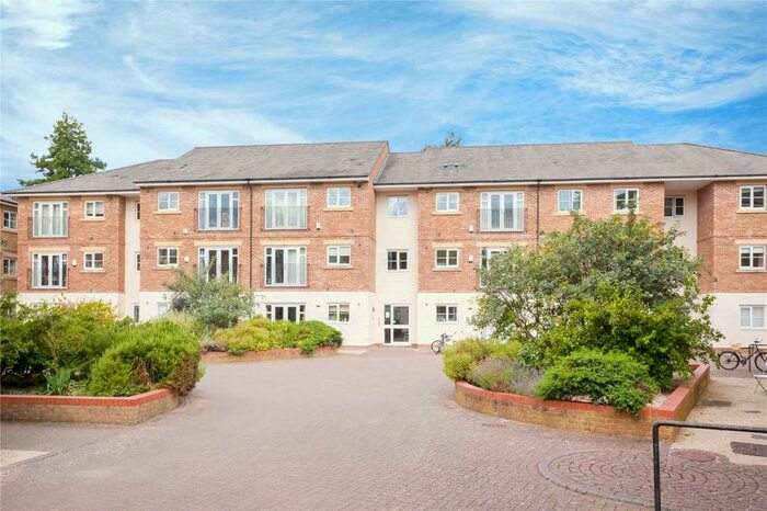 2 Bedroom Apartment To Rent In Grandpont Place, OX1