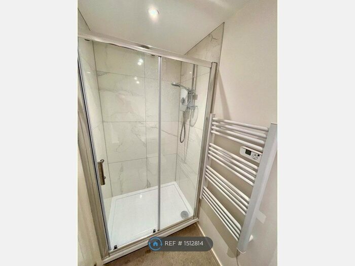 2 Bedroom Flat To Rent In Two Mile Hill Road, Bristol, BS15