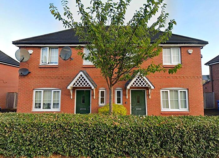 4 Bedroom Semi-Detached House To Rent In Blake Street, Rochdale, Greater Manchester, OL16