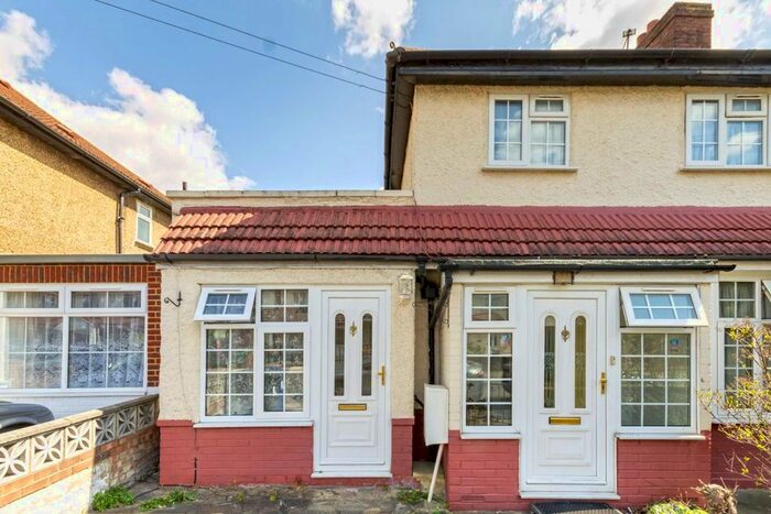 Studio To Rent In Wedmore Road, Greenford, UB6