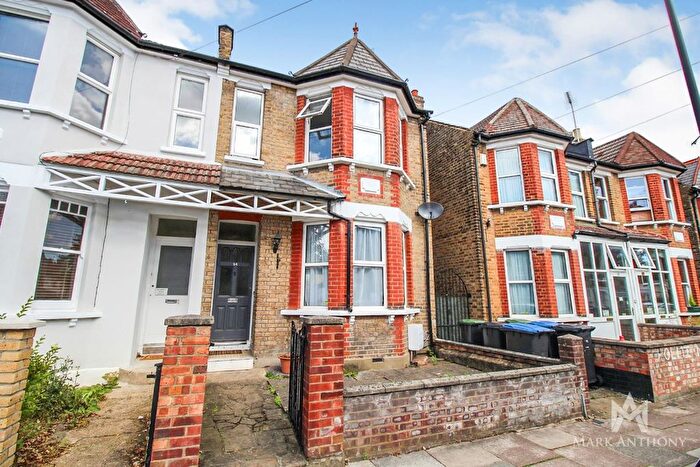 3 Bedroom Semi-Detached House To Rent In Highworth Road, London, N11