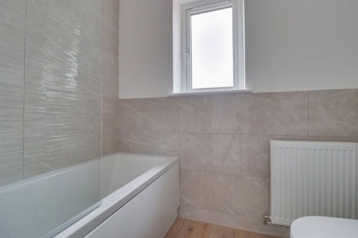 4 Bedroom Detached House For Sale In Congregation Fold, Eccleshill, Bradford, BD2