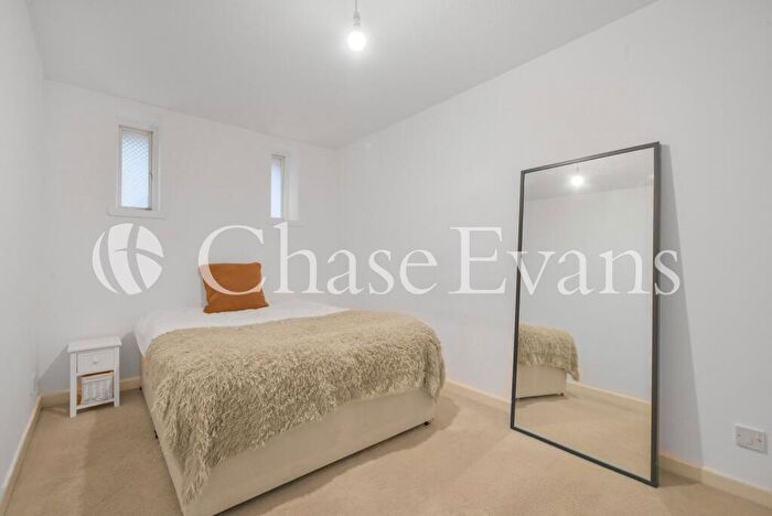 1 Bedroom Flat To Rent In St. Leonards Road, Poplar, London, E14
