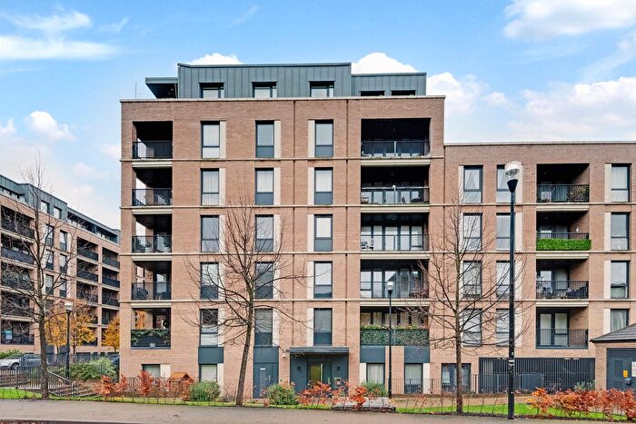 2 Bedroom Flat For Sale In Denman Avenue, Southall, UB2