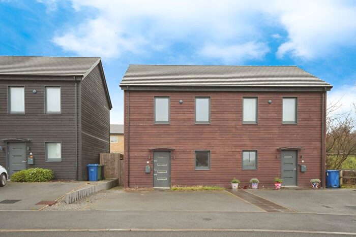 3 Bedroom Semi Detached House For Sale In Comley Drive, Chesterfield, Derbyshire, S41