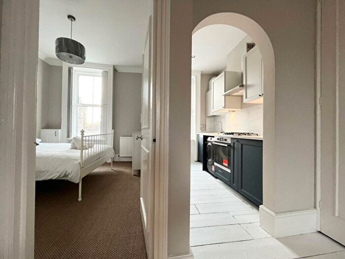 1 Bedroom Flat To Rent In Balham New Road, London, SW12