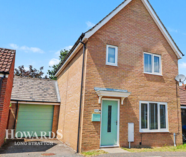 3 Bedroom Detached House For Sale In Jermyn Way, Tharston, NR15