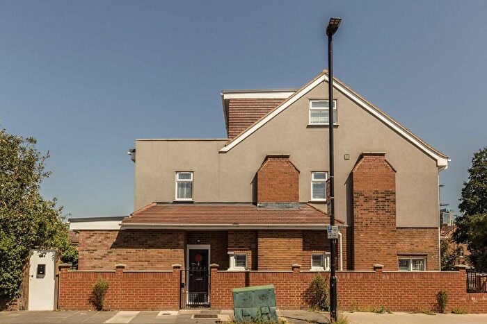 3 Bedroom Property To Rent In Horn Lane, Acton, W3