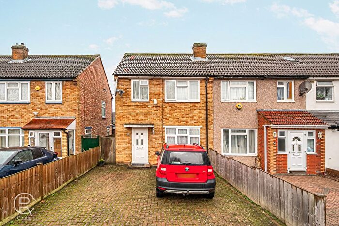 3 Bedroom Terraced House For Sale In Beechwood Avenue, Greenford, Middlesex, UB6
