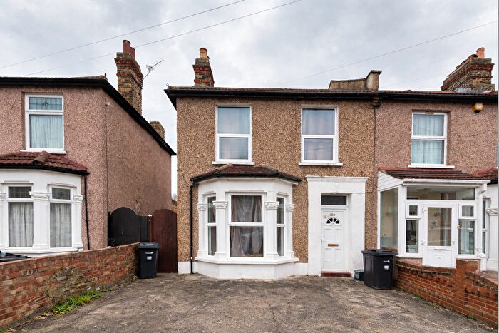 3 Bedroom Semi Detached House To Rent In Ilford, IG3