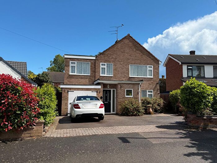 4 Bedroom Detached House For Sale In Sunningdale Avenue, Kenilworth, CV8