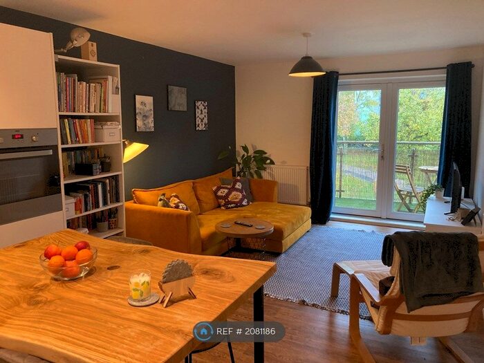 2 Bedroom Flat To Rent In Chorlton, Manchester, M21