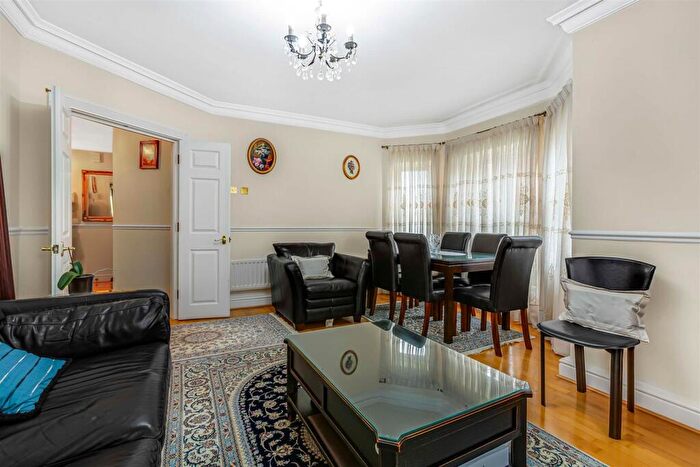 1 Bedroom Flat To Rent In Trinity Church Road, Barnes, London, SW13