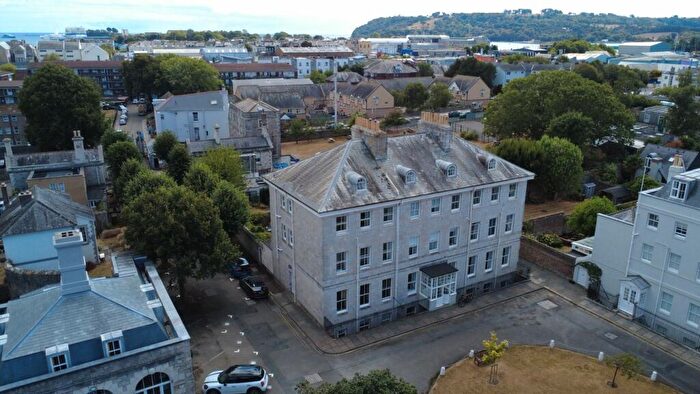 6 Bedroom Town House For Sale In The Square, Stonehouse, Plymouth, PL1