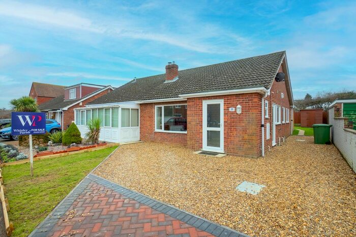 4 Bedroom Semi-Detached Bungalow For Sale In Lark Rise, Mulbarton, Norwich, NR14