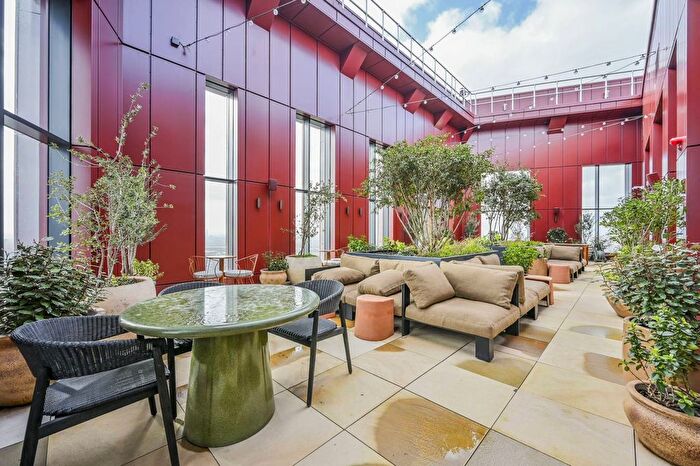 2 Bedroom Flat To Rent In Selbourne Road, Walthamstow, E17