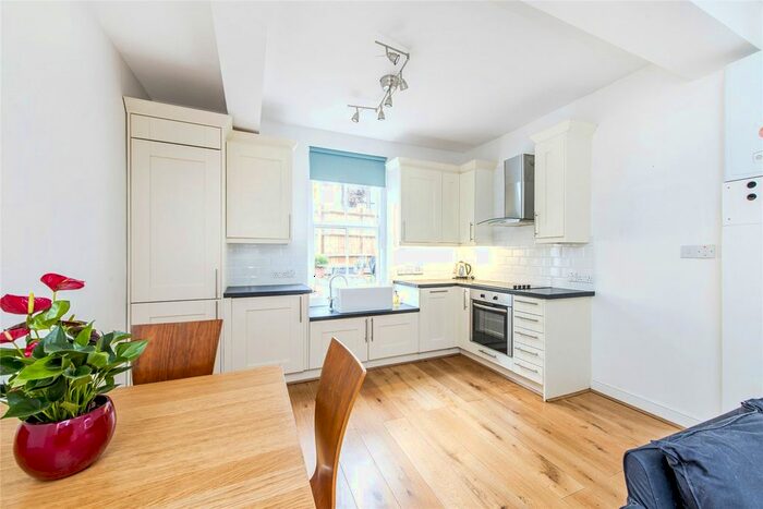 2 Bedroom Flat To Rent In Lyham Road, London, SW2