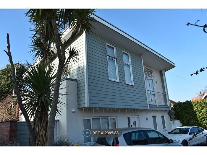 2 Bedroom Detached House To Rent In Carlton Avenue, Westcliff-On-Sea, SS0