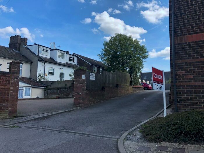 2 Bedroom Flat To Rent In High Street North, Dunstable, LU6