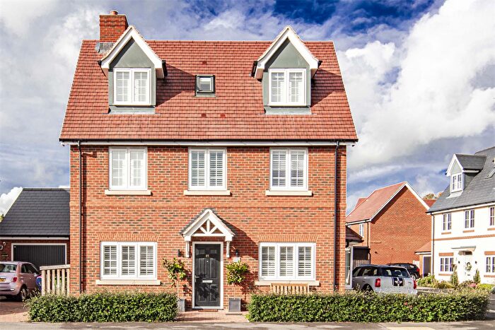 4 Bedroom Detached House To Rent In Elizabeth Road, Mongewell, OX10