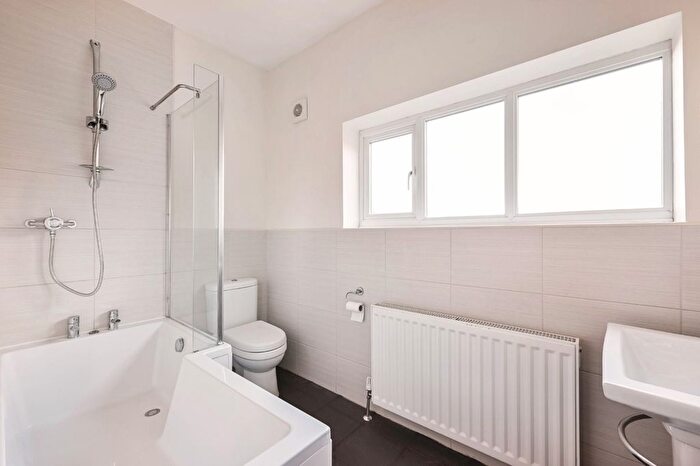 3 Bedroom Detached House For Sale In Meltonby Lodge, Kelfield Road, Riccall, YO19