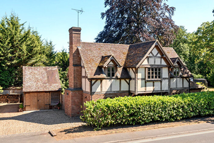 3 Bedroom Detached House For Sale In Portsmouth Road, Cobham, KT11