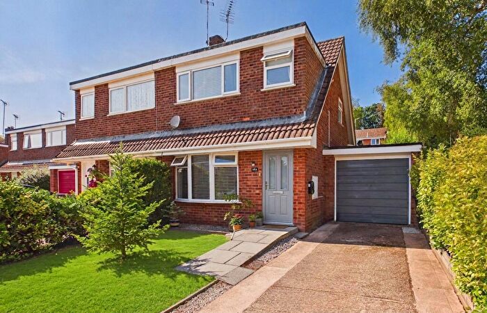 3 Bedroom Semi Detached House For Sale In Hedgerow Close, Crediton, EX17