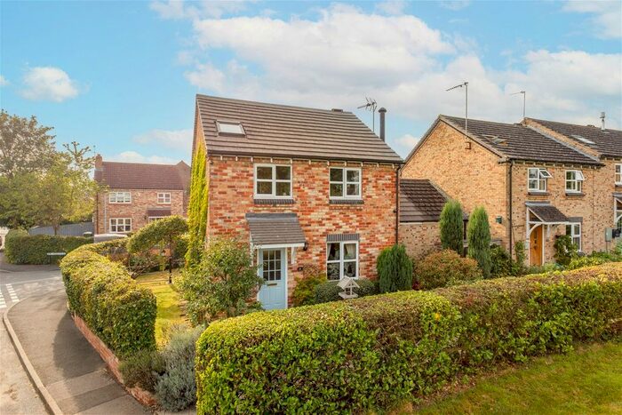 3 Bedroom Link Detached House For Sale In The Paddock, Fangfoss, York, YO41