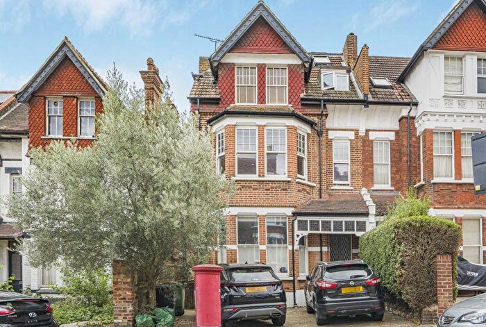 3 Bedroom Flat For Sale In Gleneldon Road, Streatham, SW16