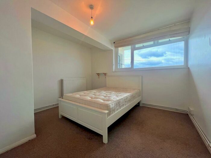 1 Bedroom Flat To Rent In Marchwood Close London, SE5