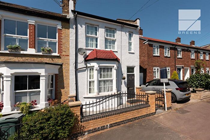 3 Bedroom End Of Terrace House For Sale In Newbury Road, Highams Park, E4