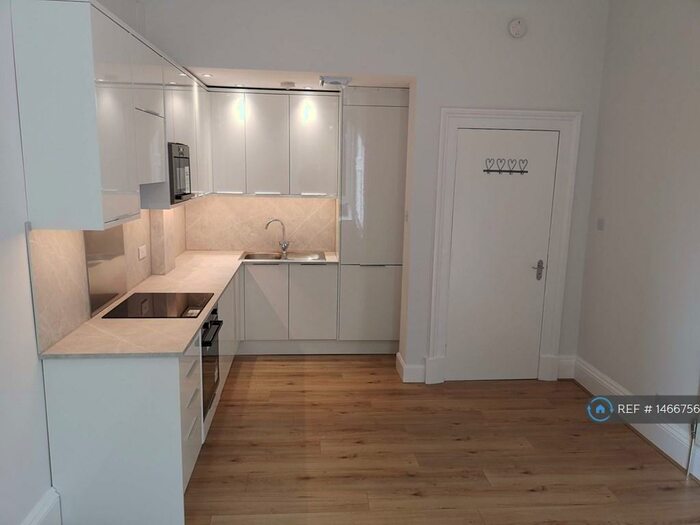 2 Bedroom Flat To Rent In Brunswick Road, Edinburgh, EH7