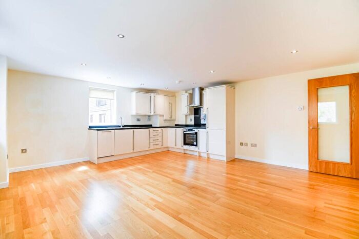 2 Bedroom Apartment For Sale In Pembroke Road, Newbury, RG14
