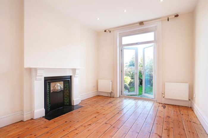 2 Bedroom Flat To Rent In Frances Road Windsor, SL4