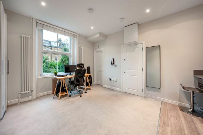 Apartment To Rent In Denning Road, London, NW3