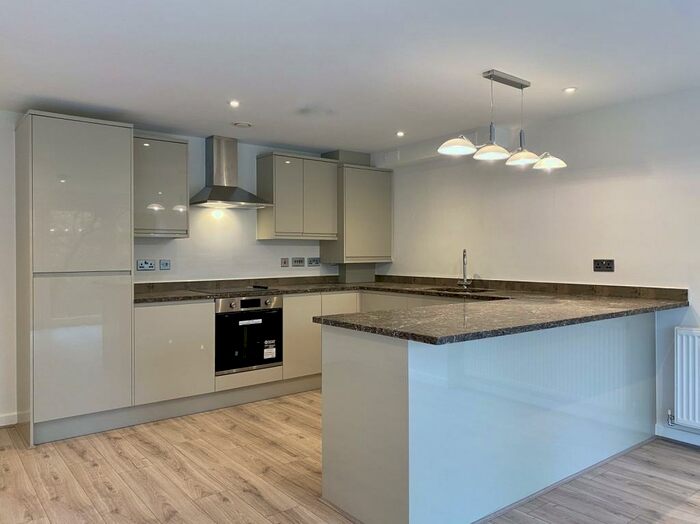 2 Bedroom Flat To Rent In Parkside West, Irvine Way, Birkenhead, Wirral, Merseyside., CH43