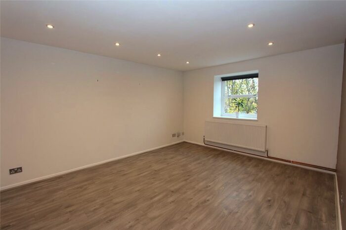 1 Bedroom Flat To Rent In Millstream Close, Palmers Green, London, N13