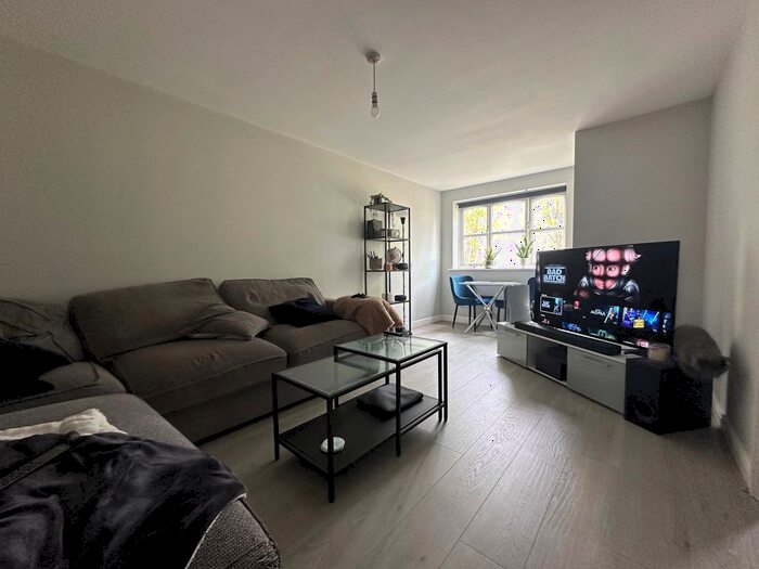 1 Bedroom Flat To Rent In Cherry Blossom Close, London, N13