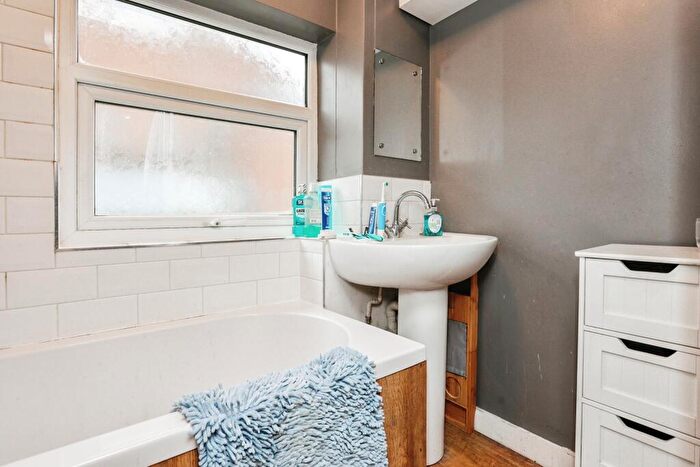 1 Bedroom Flat For Sale In Hughenden Drive, Leicester, Leicestershire, LE2