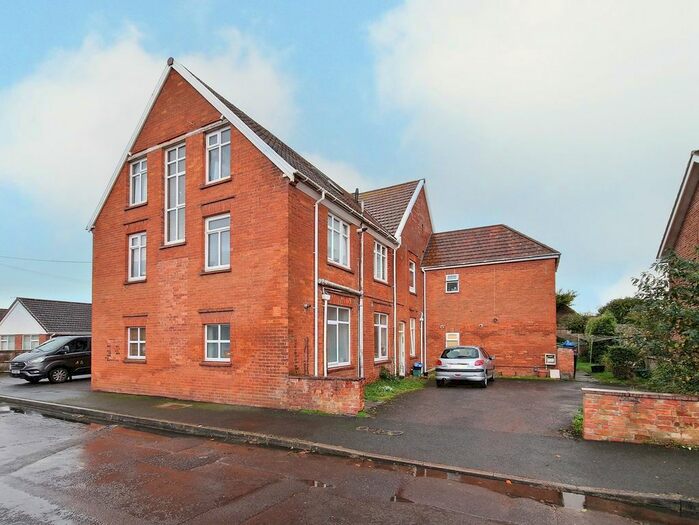 2 Bedroom Flat For Sale In Golf Links Road, Burnham-On-Sea, TA8