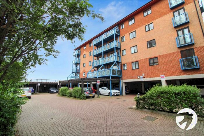 2 Bedroom Flat To Rent In West Street, Gravesend, Kent, DA11
