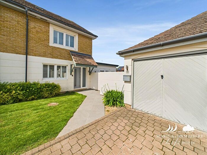 4 Bedroom Town House For Sale In Bryher Island, Port Solent, PO6