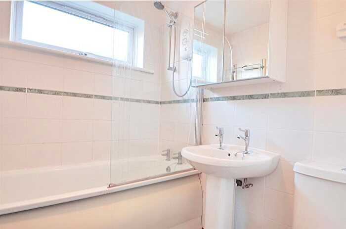 1 Bedroom Flat For Sale In Aylsham Drive, Ickenham, UB10