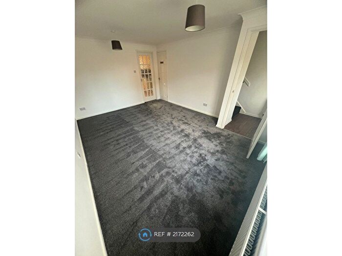 2 Bedroom Semi-Detached House To Rent In Emerald Grove, Hull, HU3